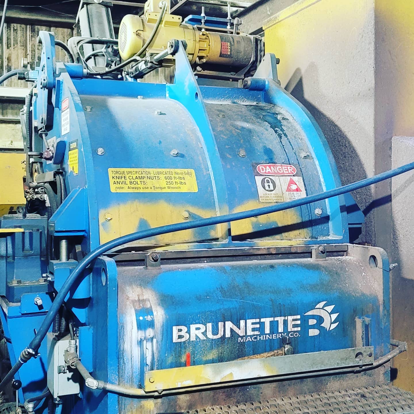 New industrial chipper knives prepared for machinery work